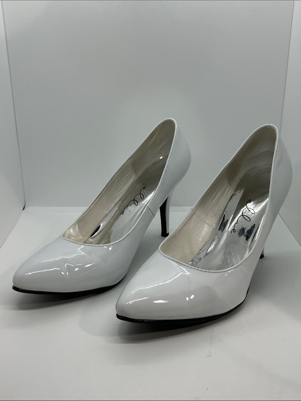 Sexy White High Heeled Pumps By Ellie. Size 13 With A 4” Heel.